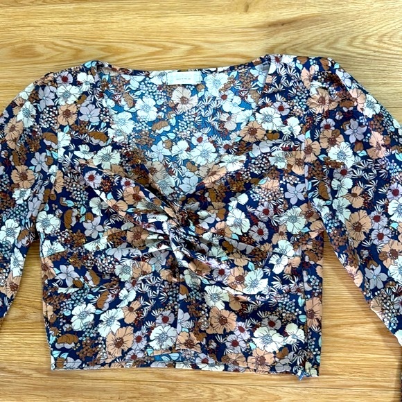 Altar'd State Women's Floral Cropped Long Sleeve Blouse with Cut Out Medium - Picture 3 of 8